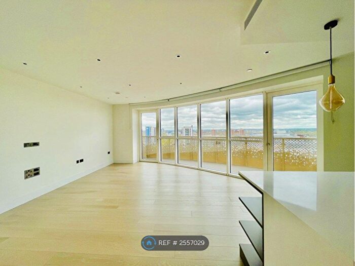 2 Bedroom Flat To Rent In Cascade Way, London, W12