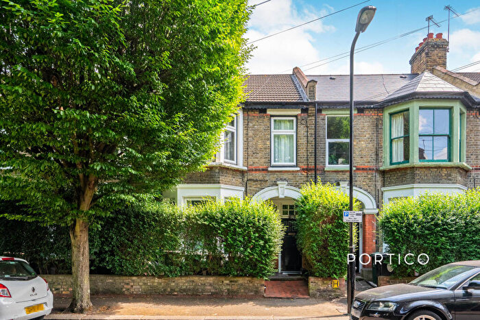 2 Bedroom Flat To Rent In Lawton Road, Leyton, E10