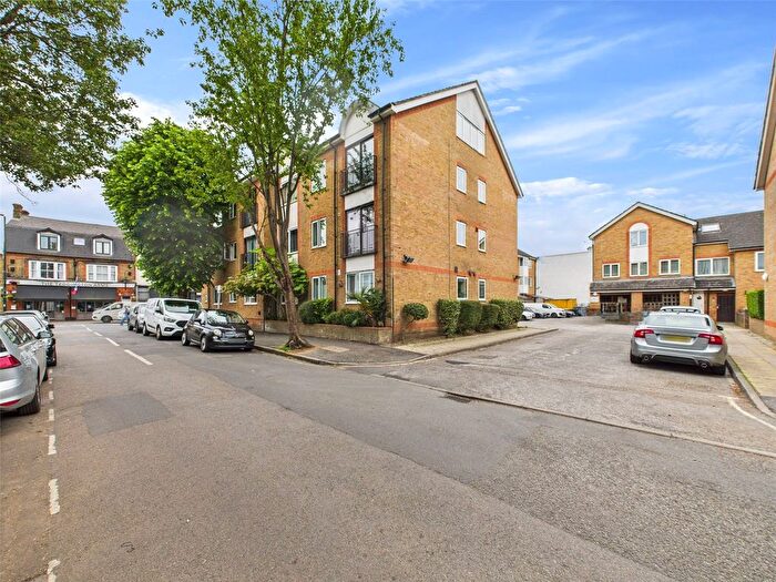1 Bedroom Flat To Rent In Cairngorm Close, Teddington, TW11