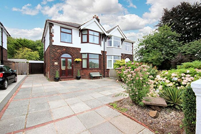 3 Bedroom Semi-Detached House For Sale In Winwick Road, Newton-Le-Willows, WA12