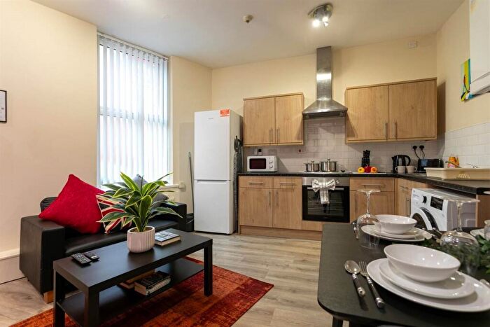 5 Bedroom Terraced House To Rent In Peveril Street, NG7