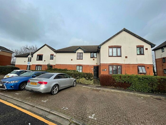 1 Bedroom Flat To Rent In David Close, Harlington, Hayes, UB3