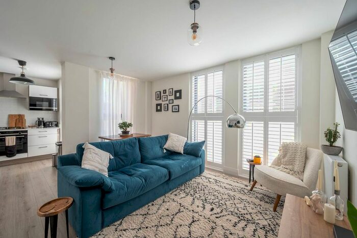 2 Bedroom Flat To Rent In Worple Road, Wimbledon, London, SW19