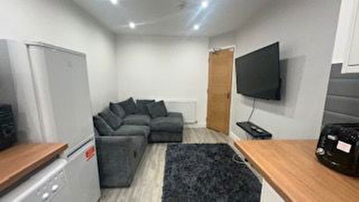 4 Bedroom Semi-Detached House To Rent In Gerard Avenue, Coventry, CV4