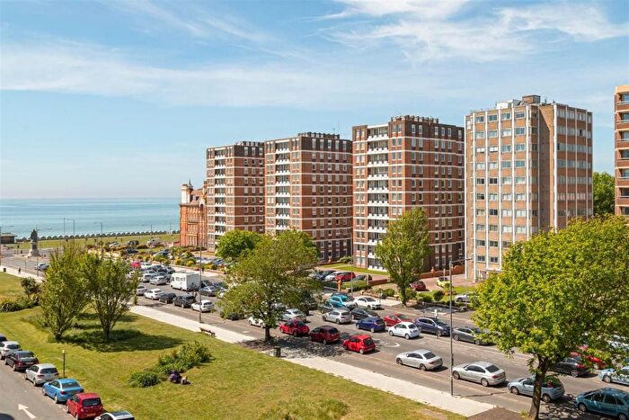2 Bedroom Flat For Sale In Grand Avenue, Hove, BN3
