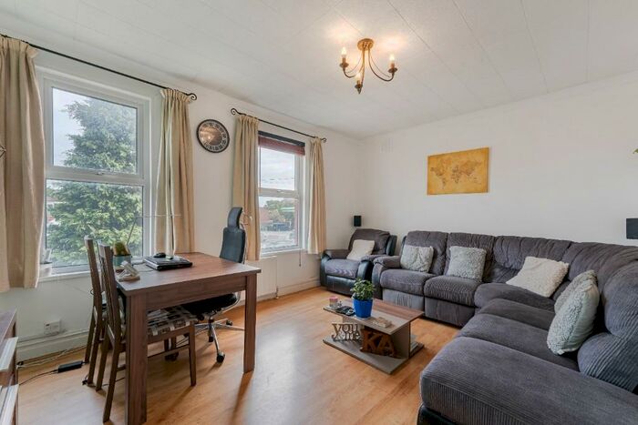 1 Bedroom Maisonette To Rent In London Road, Slough, Berkshire, SL3