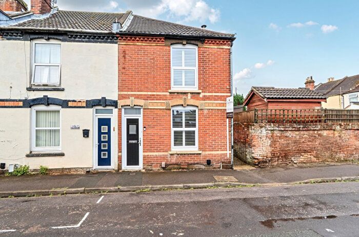 3 Bedroom End Of Terrace House For Sale In Burnett Road, Gosport, Hampshire, PO12