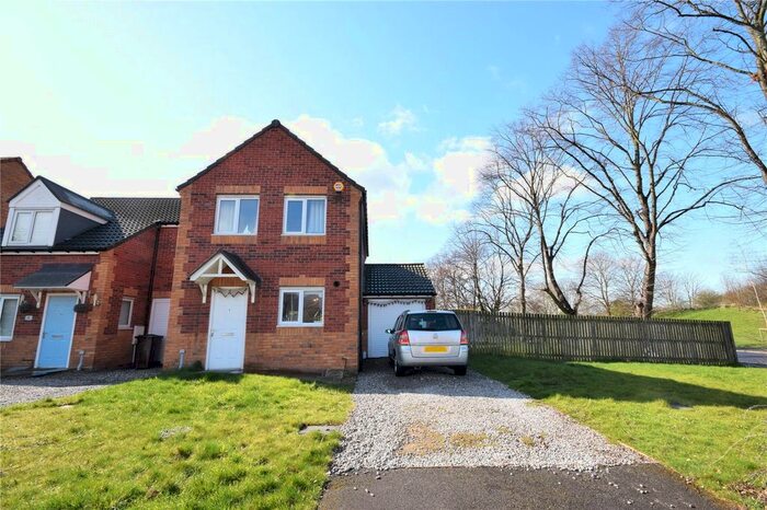 3 Bedroom Link Detached House To Rent In Penrith Drive, Leeds, LS15