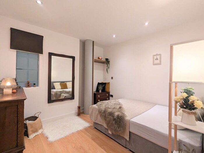 3 Bedroom Apartment To Rent In Pollard Street, Block, M4