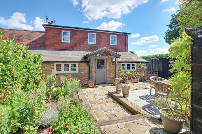 3 Bedroom Semi-Detached House For Sale In Station Road, Wickford, SS11