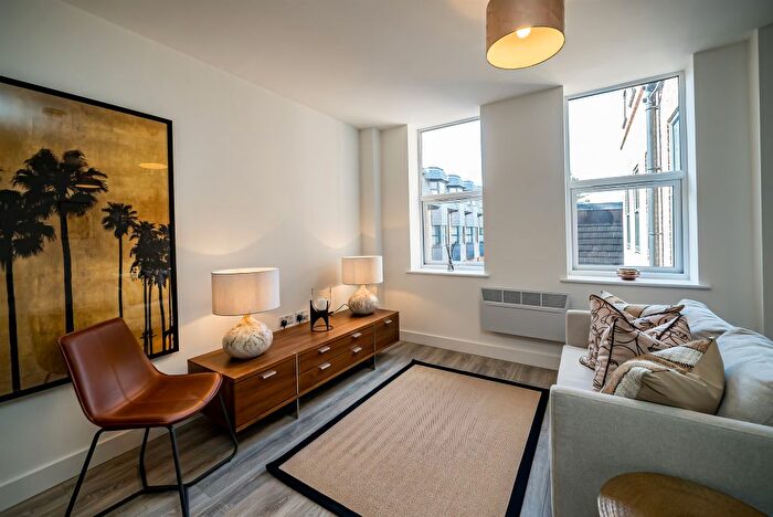 2 Bedroom Flat For Sale In The Grove, Slough, SL1