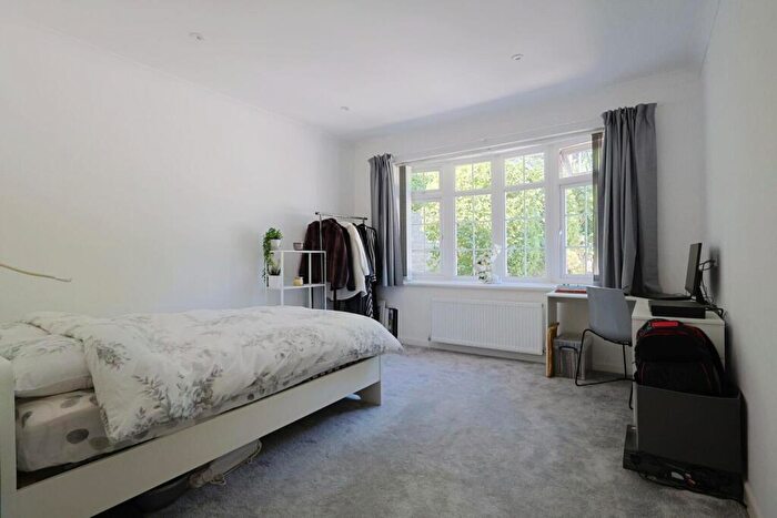 5 Bedroom Detached House For Sale In High Park Road, Broadstone, BH18 - Photo 11