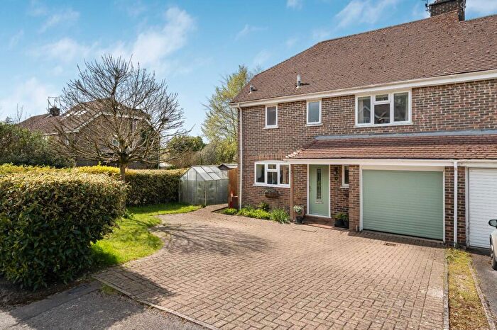 4 Bedroom End Of Terrace House For Sale In Lincoln Green, Alton, Hampshire, GU34