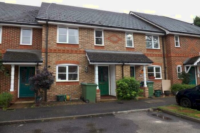 2 Bedroom House To Rent In Thames Ditton, KT7