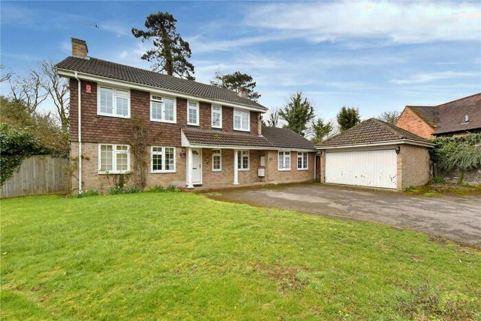 5 Bedroom Detached House To Rent In The Binghams, Maidenhead, Berkshire, SL6