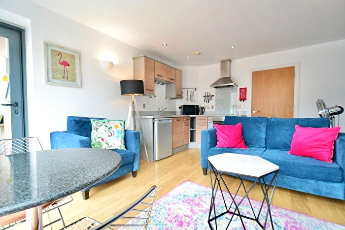 1 Bedroom Flat To Rent In Hunslet Road, Hunslet, Leeds, LS10