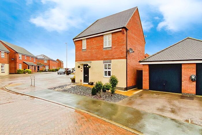 3 Bedroom Detached House For Sale In Calvos Close, Leicester, LE4