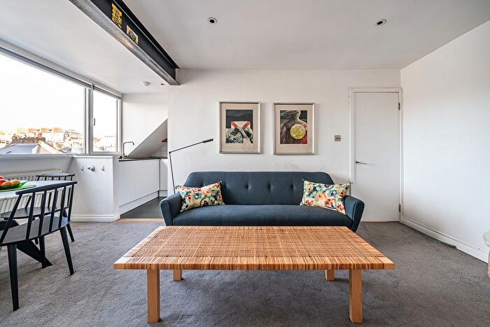 1 Bedroom Flat To Rent In Gordon Place, London, W8