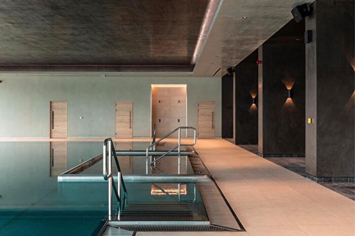 4 Bedroom Apartment To Rent In Luxury Duplex-penthouse With Amenities, M15