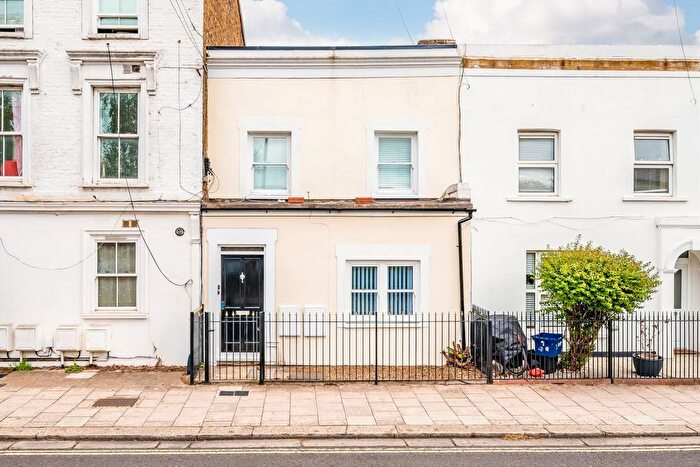 2 Bedroom Flat To Rent In Queens Road, Teddington, TW11