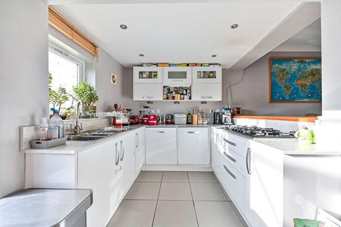 2 Bedroom End Of Terrace House For Sale In Grafton Road, New Malden, KT3