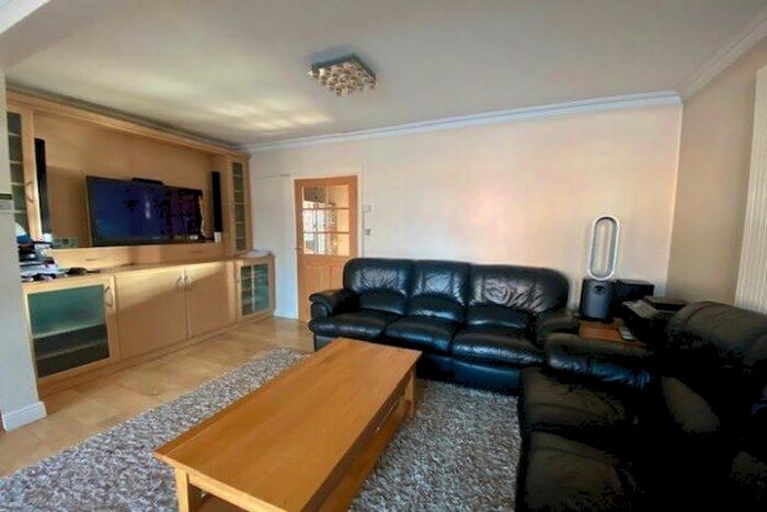 3 Bedroom Property To Rent In Cockett Road, Slough, SL3