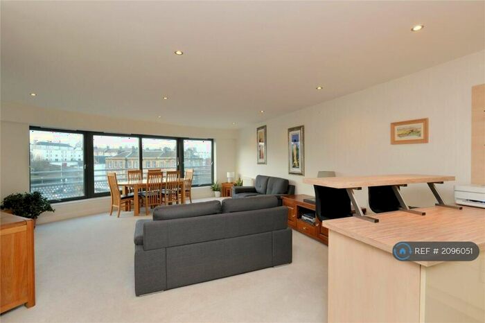 3 Bedroom Flat To Rent In Lower Granton Road, Edinburgh, EH5