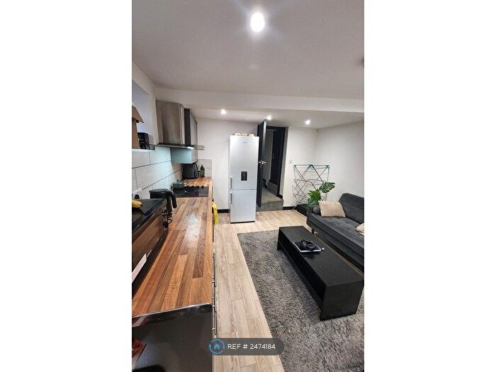 2 Bedroom Flat To Rent In Wellington Road, Eccles, Manchester, M30