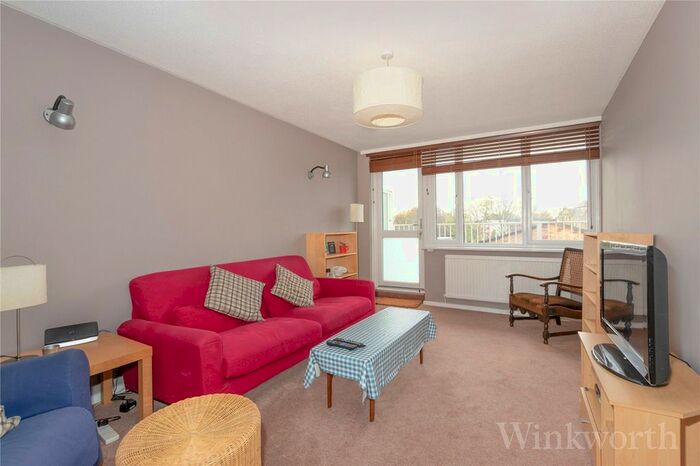 3 Bedroom Maisonette To Rent In Lucey Way, London, SE16