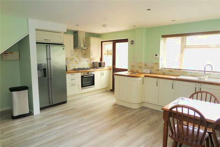 4 Bedroom Garage / Parking To Rent In Swift Road, Farnham, Surrey, GU9