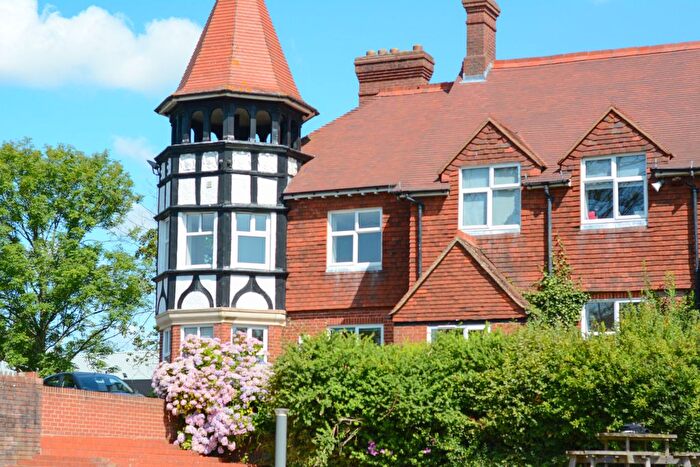 2 Bedroom Flat To Rent In Graylands Manor, Graylands Estate, Langhurst Wood Road, Horsham, RH12