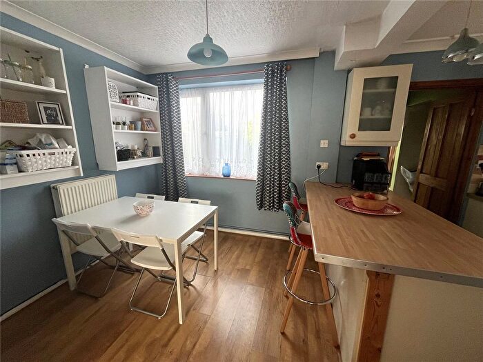 5 Bedroom Semi-Detached House For Sale In Dalling Drive, Houghton Regis, Dunstable, Bedfordshire, LU5