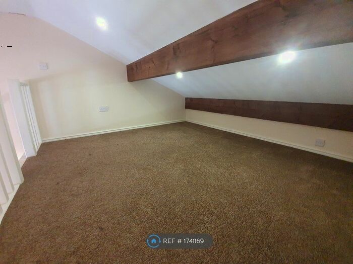 1 Bedroom Flat To Rent In Shamrock House, Pudsey, LS28