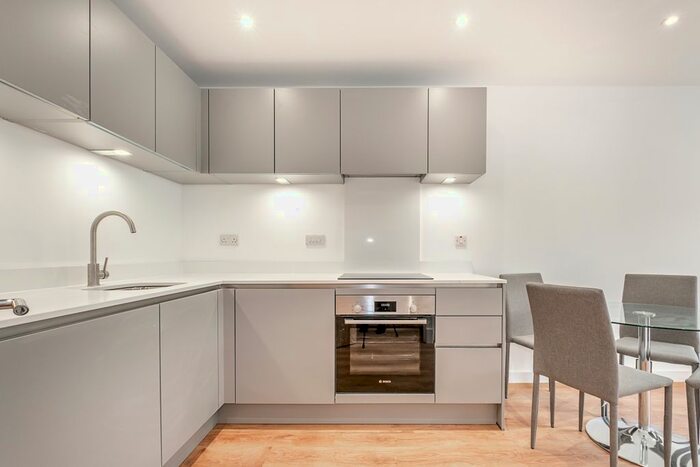 1 Bedroom Flat To Rent In Well Farm Road, Whyteleafe, CR3