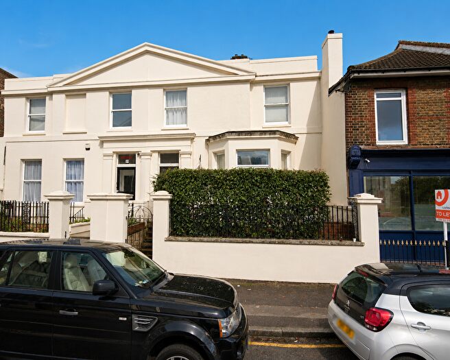 2 Bedroom Flat To Rent In Dover Road, DA11