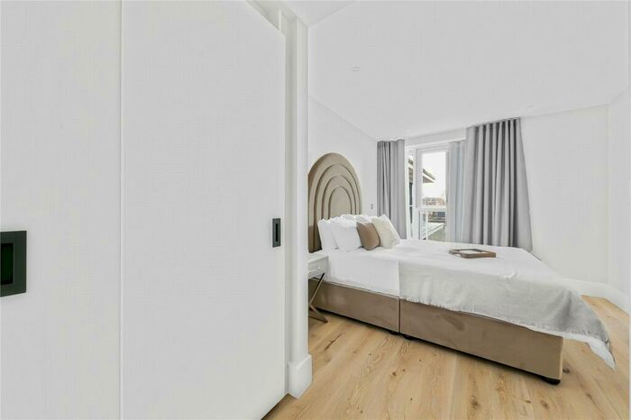 2 Bedroom Apartment To Rent In Baker Street, Marylebone, London, NW1