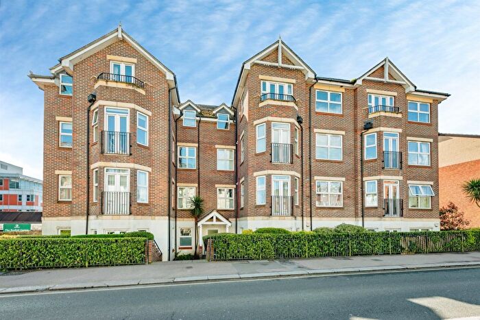 2 Bedroom Flat For Sale In Station Road, Redhill, RH1