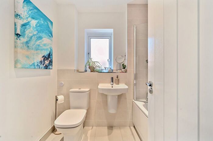 3 Bedroom Terraced House For Sale In Holmesley Road, Borehamwood, Hertfordshire, WD6