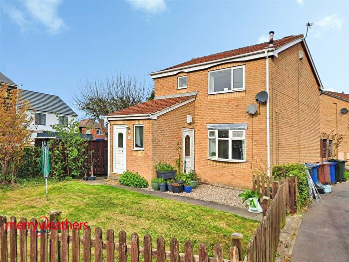 2 Bedroom Flat For Sale In Cloverlands Drive, Staincross, Barnsley, S75