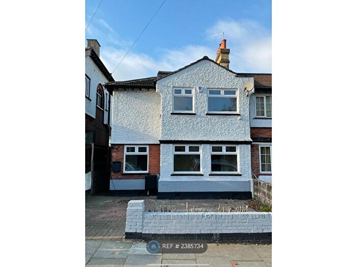 3 Bedroom Semi-Detached House To Rent In Rochdale Road, London, SE2