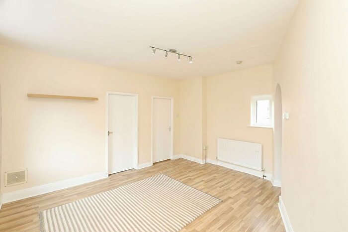 1 Bedroom Flat To Rent In Loxley Road, Sheffield, S6