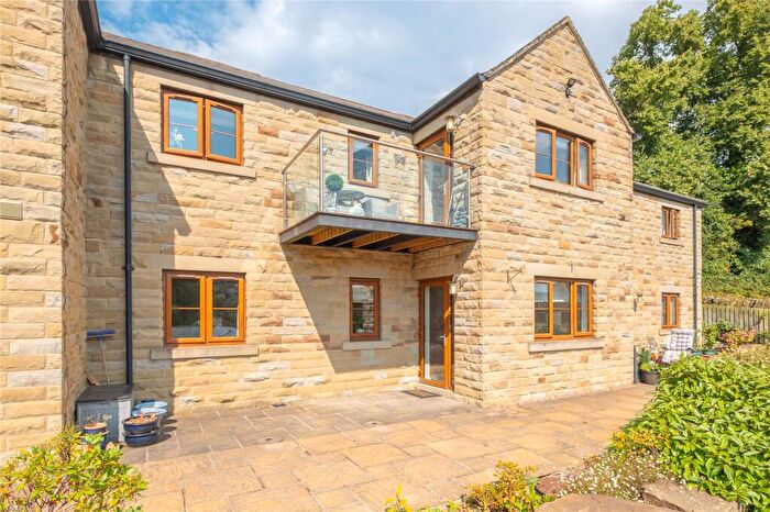 2 Bedroom Apartment For Sale In Holme Valley Court, Holmfirth, HD9