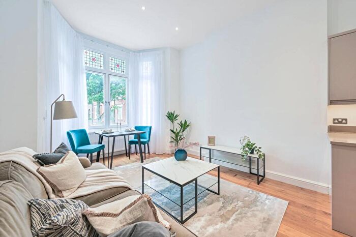 1 Bedroom Flat For Sale In Willoughby Road, Hampstead, London, NW3