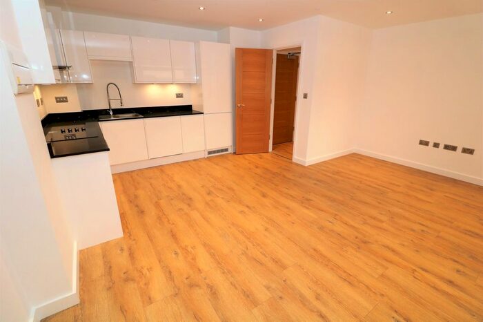 1 Bedroom Flat To Rent In Deepdene House, Hopewood Park, Dorking, RH5