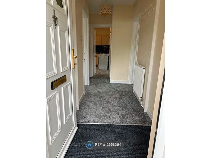 2 Bedroom Flat To Rent In Maes Y Glyn, Llandeilo, SA19