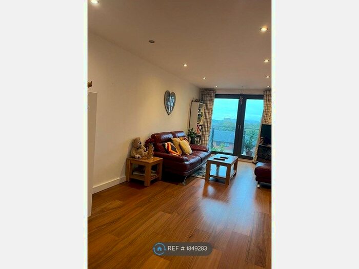 2 Bedroom Flat To Rent In High Street, Slough, SL1