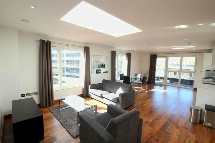 2 Bedroom Flat To Rent In Stephen Court, Diss Street, Shoreditch, E2