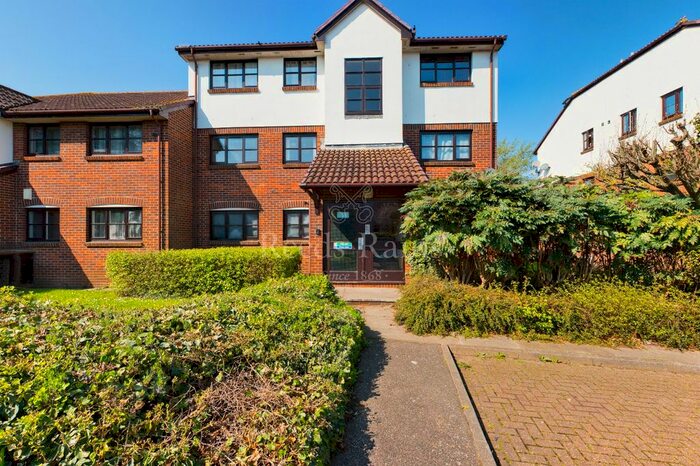 2 Bedroom Flat To Rent In Bishops Court, Greenhithe, Kent, DA9