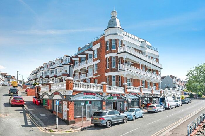 4 Bedroom Flat For Sale In Palmeira Avenue, Westcliff-on-Sea, Essex, SS0