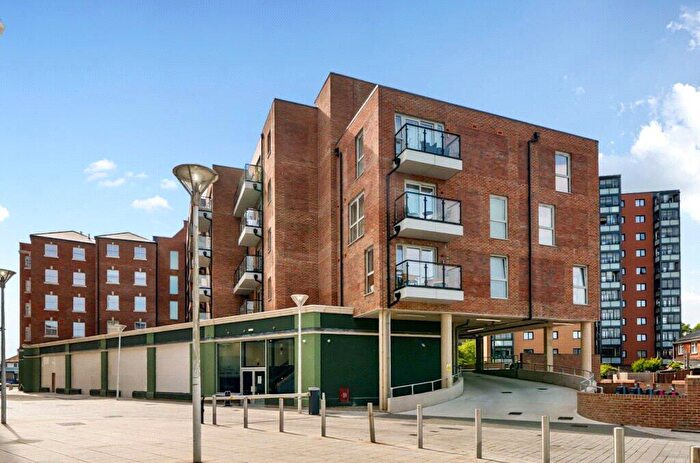 1 Bedroom Apartment For Sale In East Quay Road, Poole, Dorset, BH15